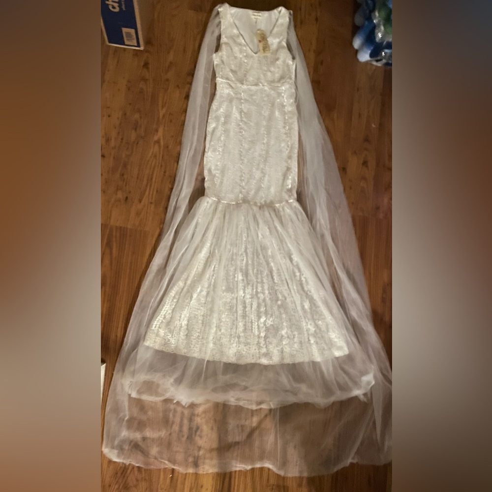 stunning mermaid white lace wedding dress new Southern Fried Chics size medium